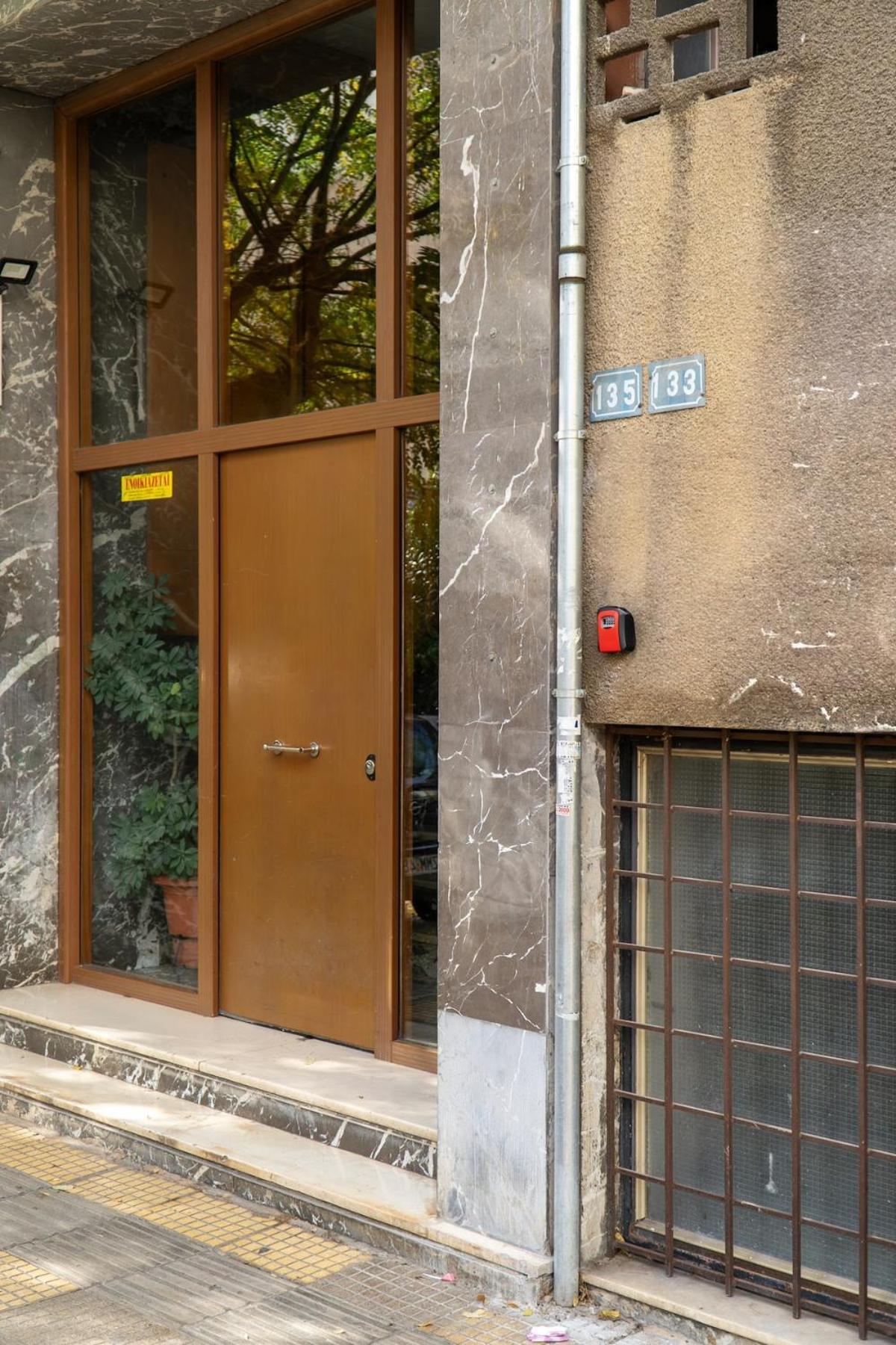 50 Steps Metro Kato Patisia Renovated Athens Apt Экстерьер фото